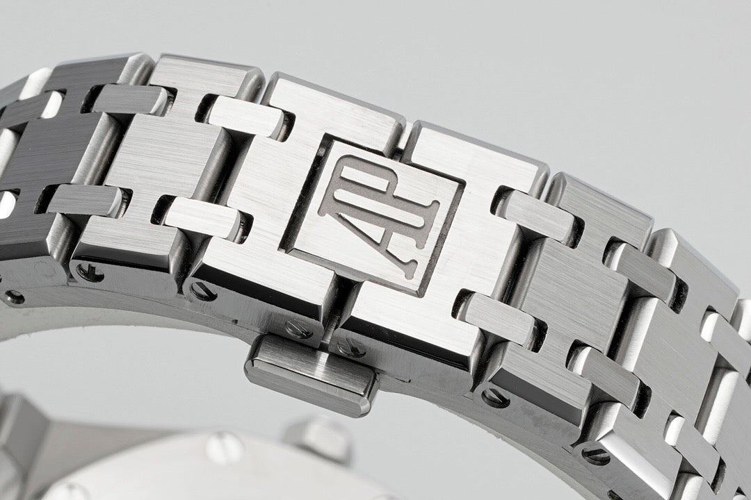Audemars Piguet Royal-Oak Watch G019 - product view 8