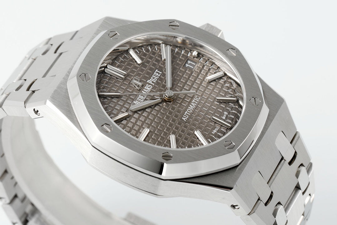 Audemars Piguet Royal-Oak Watch G024 - product view 4