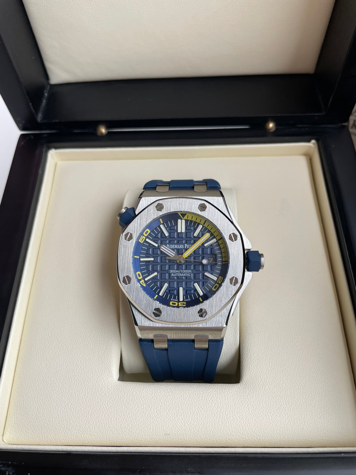 Audemars Piguet Royal Oak Offshore Watch G087 - product view 2