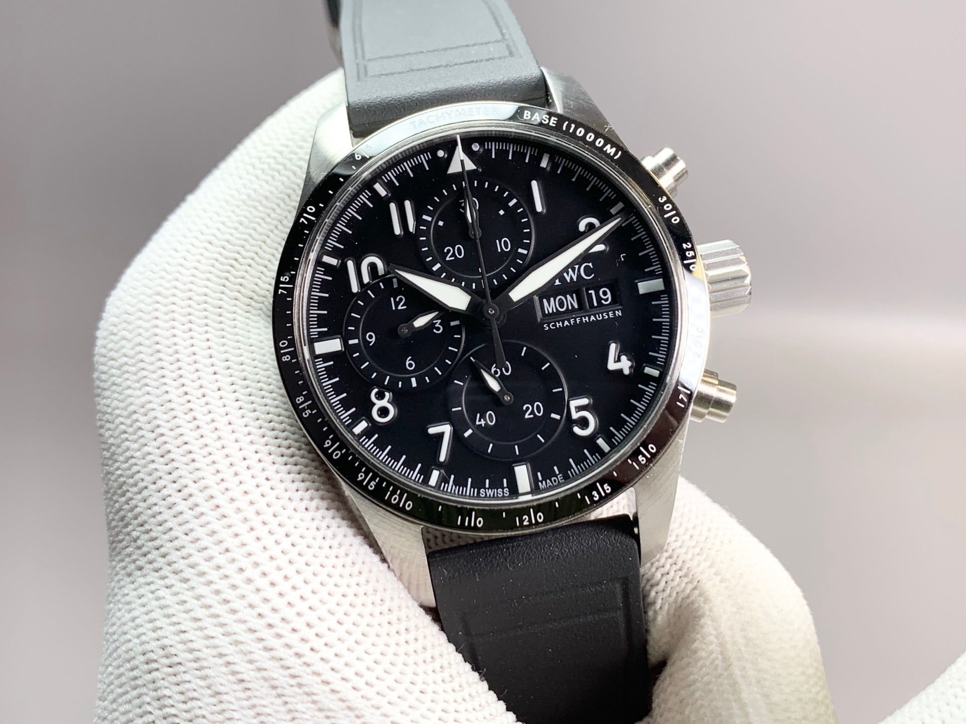 IWC Pilot Watch 06 - product view 2