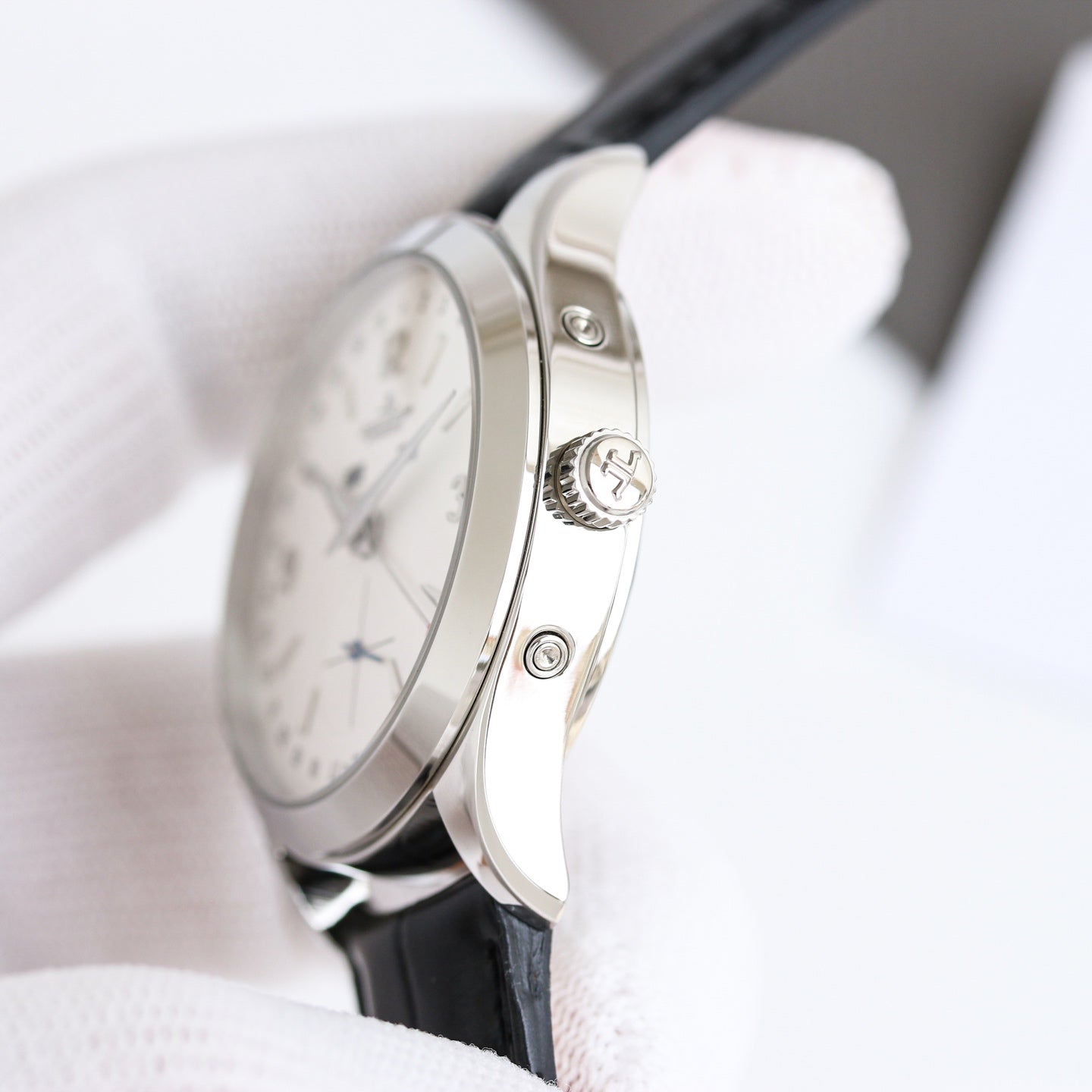 Jaeger-LeCoultre Master Control Watch G030 - product view 7