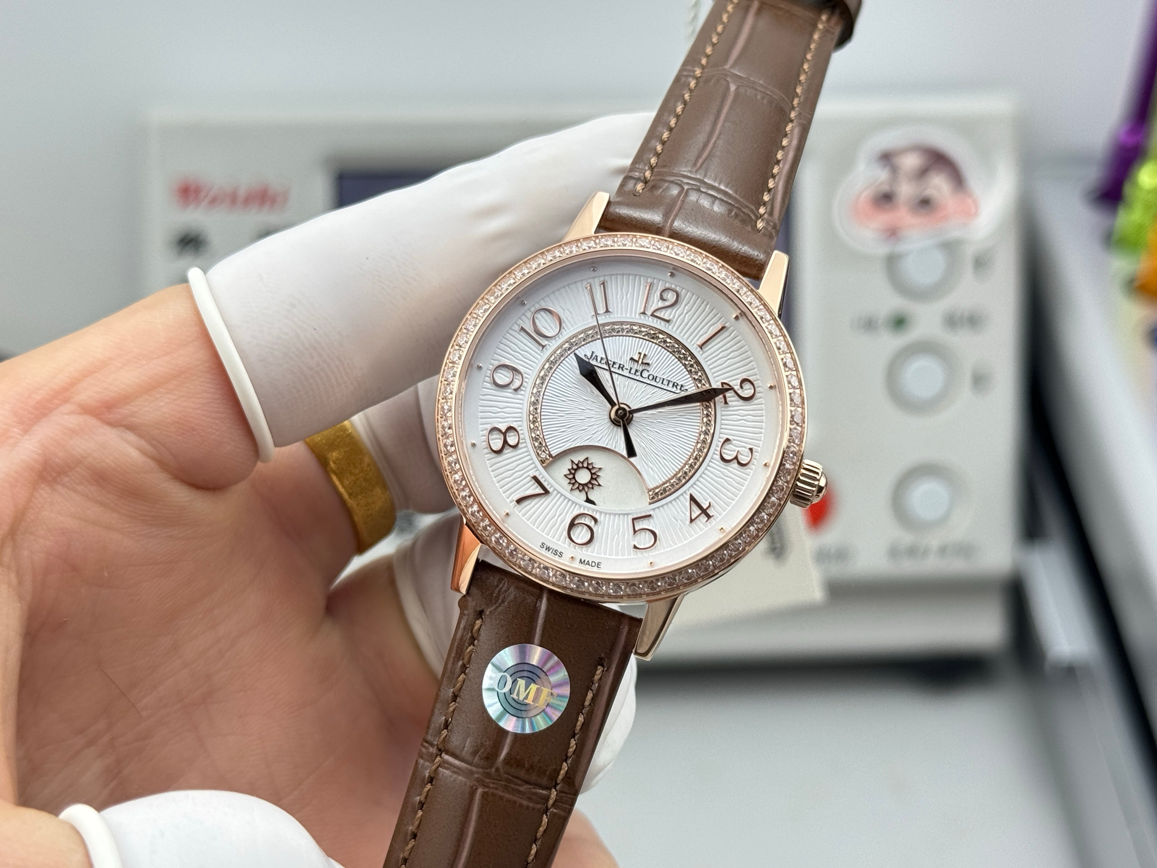 Jaeger-LeCoultre Master Control Watch G037 - product view 3