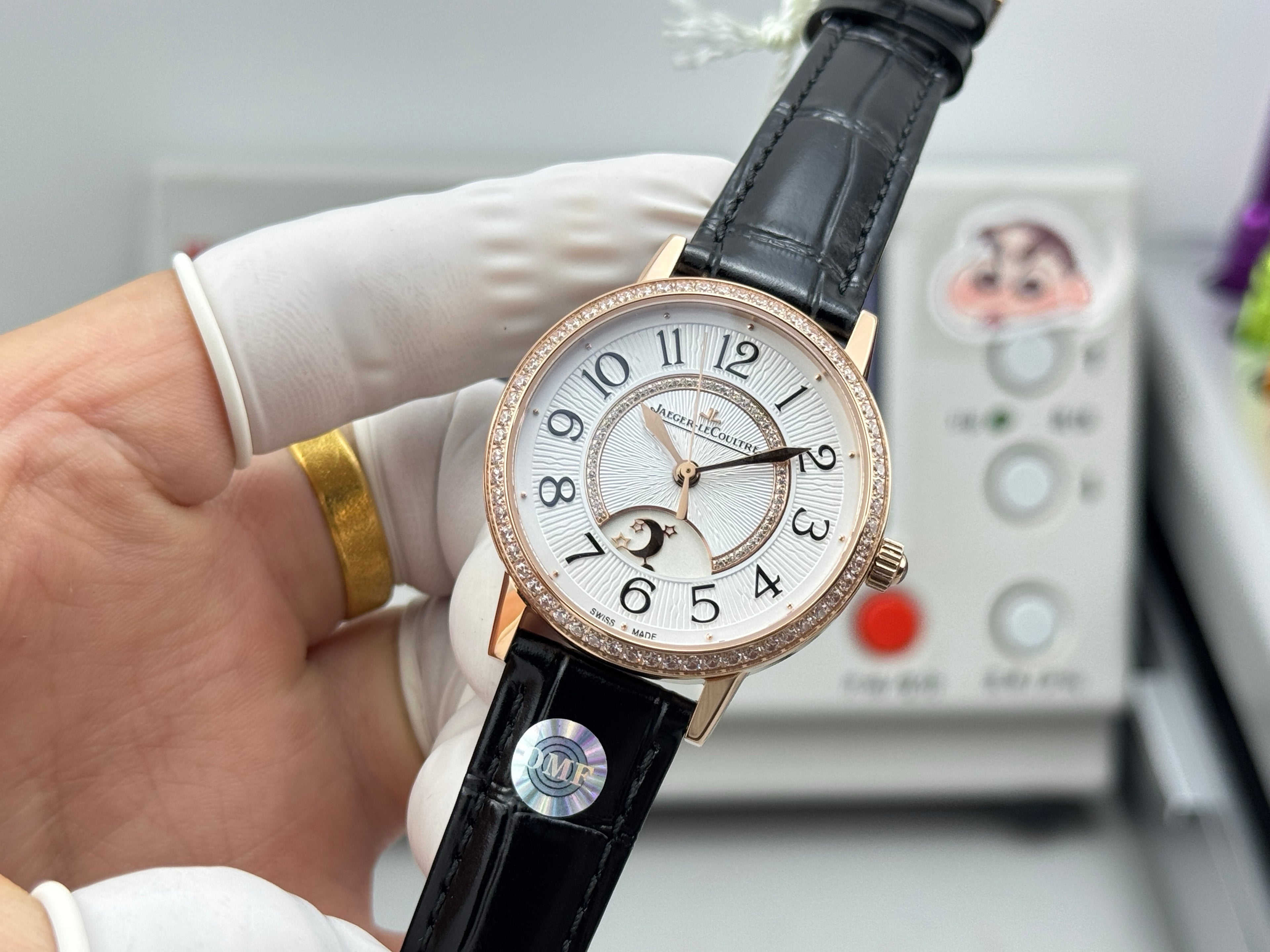 Jaeger-LeCoultre Master Control Watch G039 - product view 3