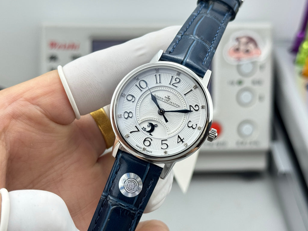 Jaeger-LeCoultre Master Control Watch G040 - product view 3