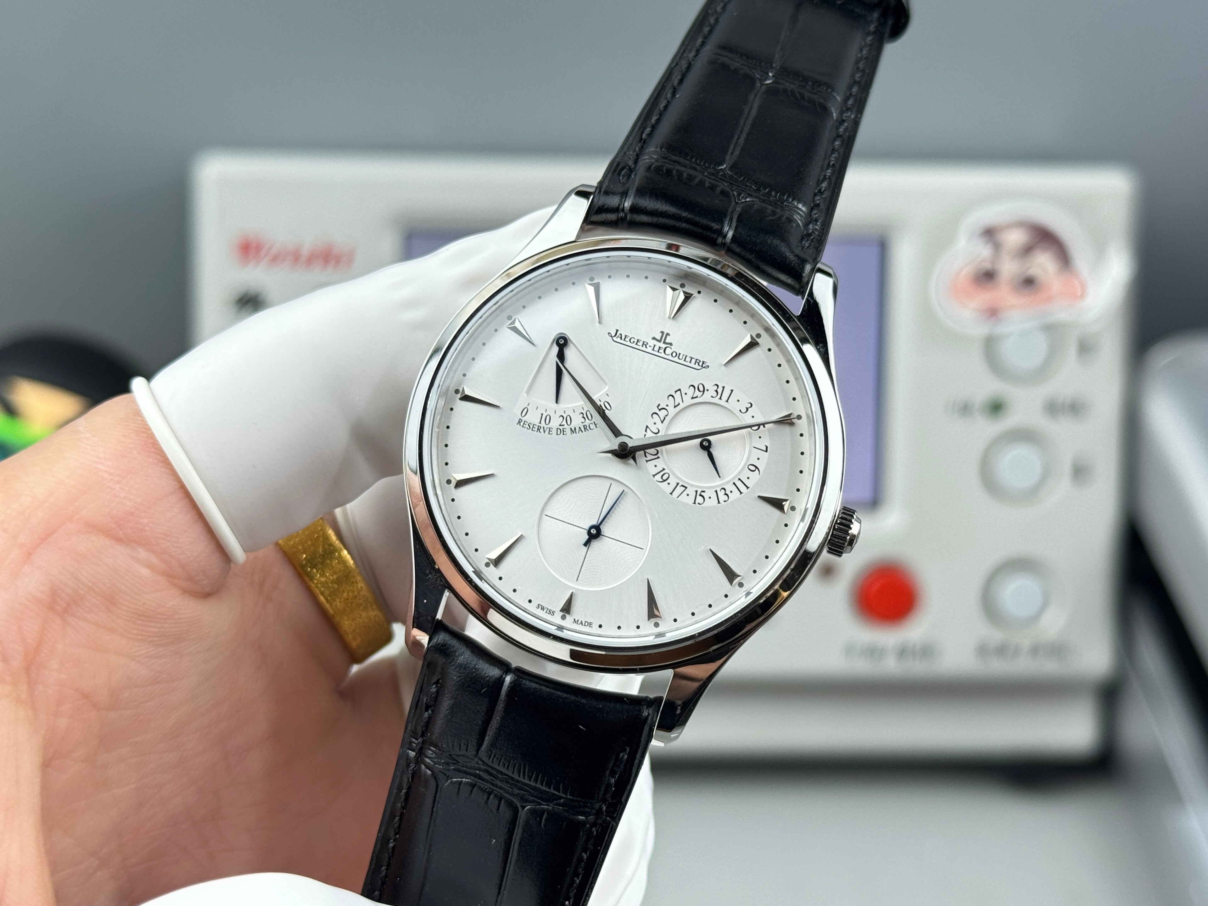 Jaeger-LeCoultre Master Ultra Thin Watch G049 - product view 3
