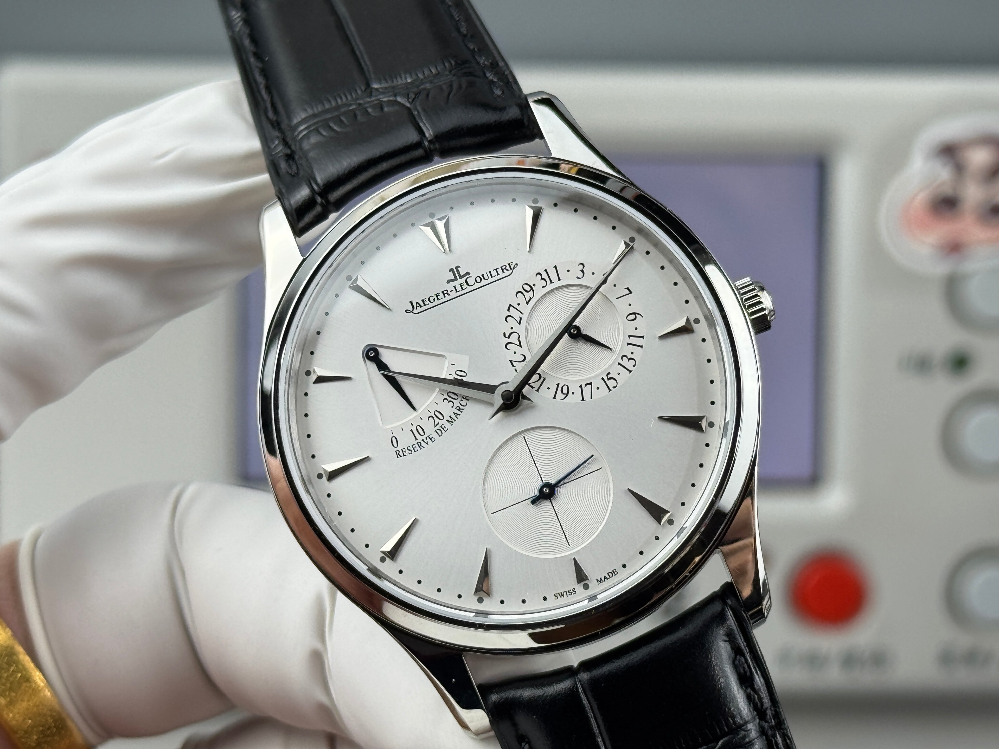 Jaeger-LeCoultre Master Ultra Thin Watch G049 - product view 4