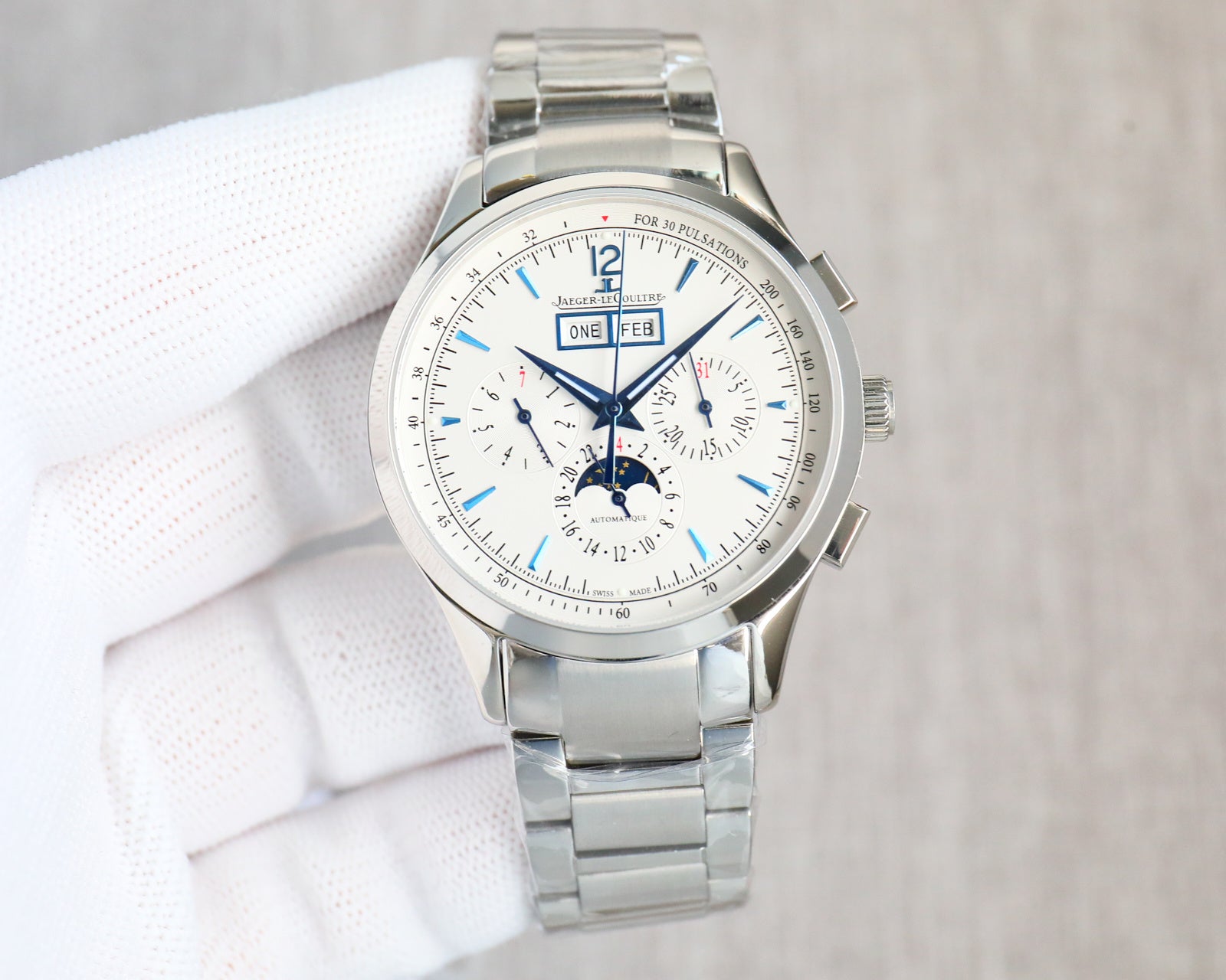 Jaeger-LeCoultre Master Control Watch G052 - product view 1