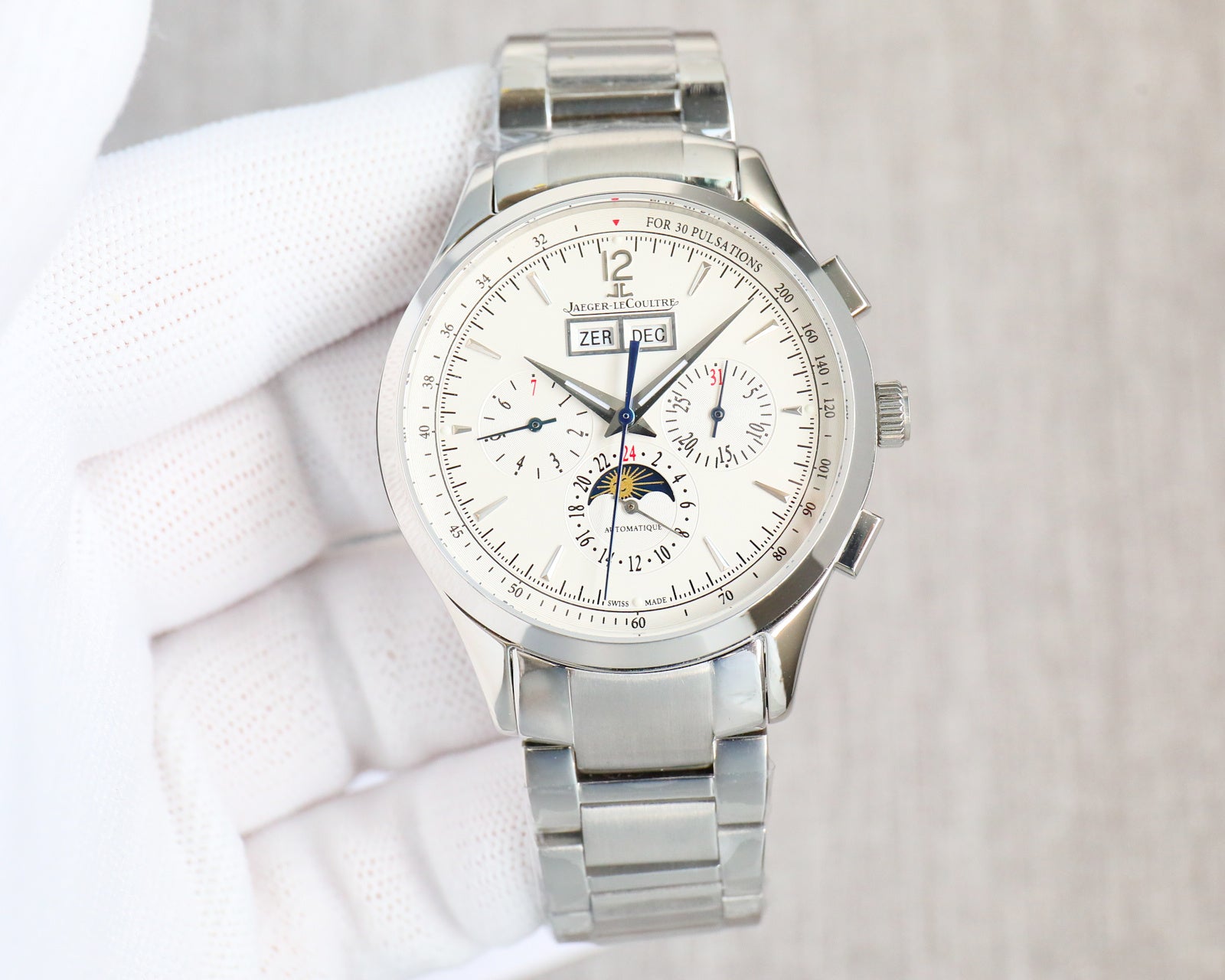Jaeger-LeCoultre Master Control Watch G052 - product view 2