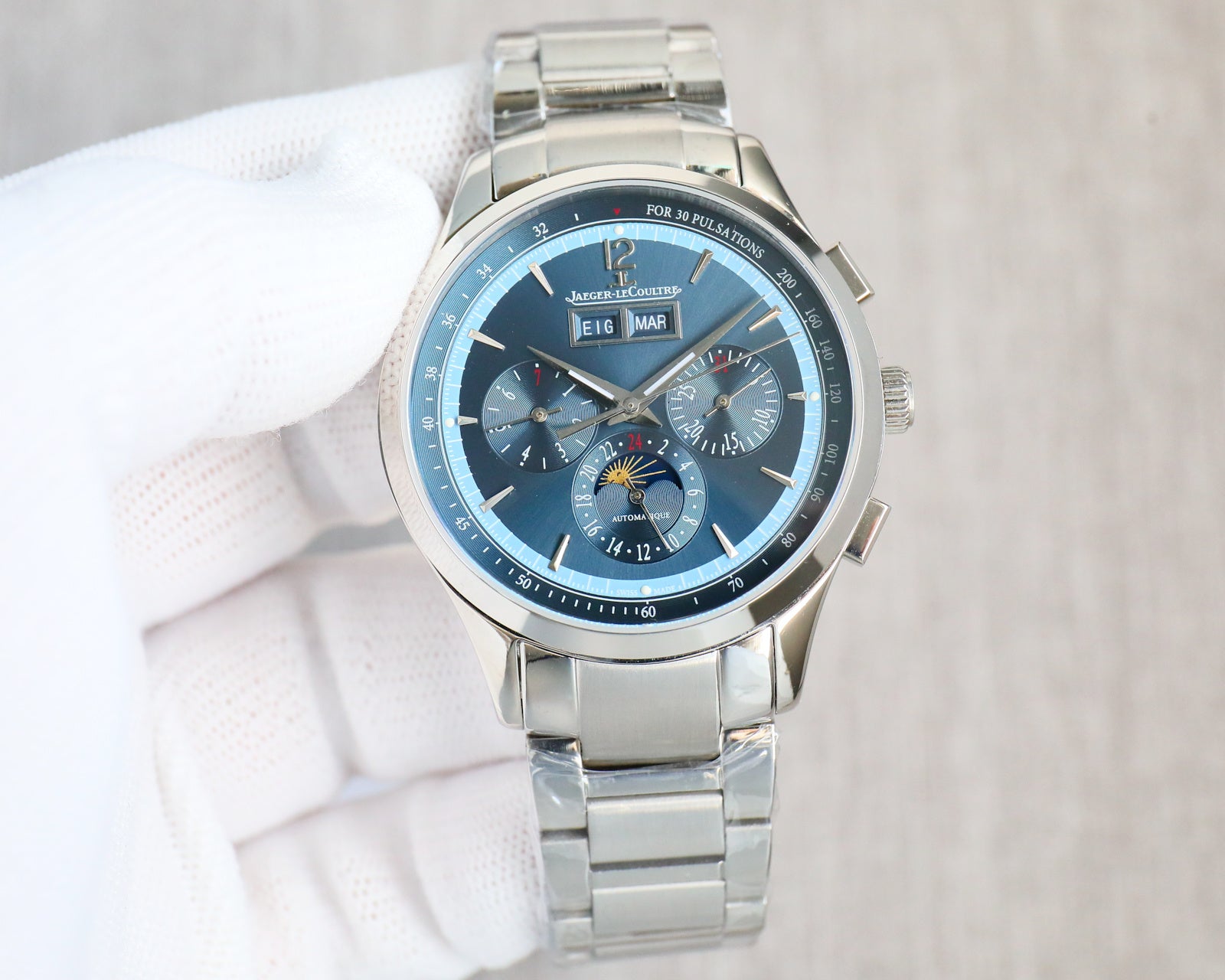 Jaeger-LeCoultre Master Control Watch G052 - product view 3