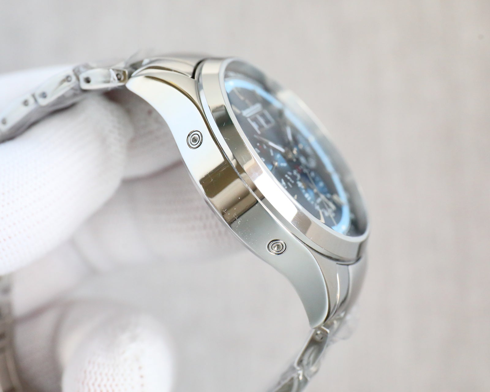 Jaeger-LeCoultre Master Control Watch G052 - product view 6