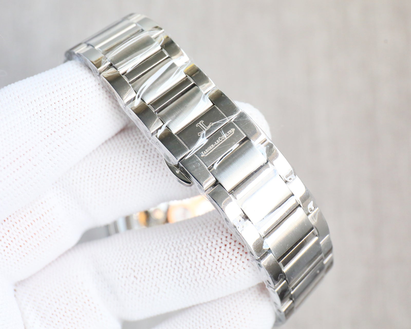 Jaeger-LeCoultre Master Control Watch G052 - product view 9