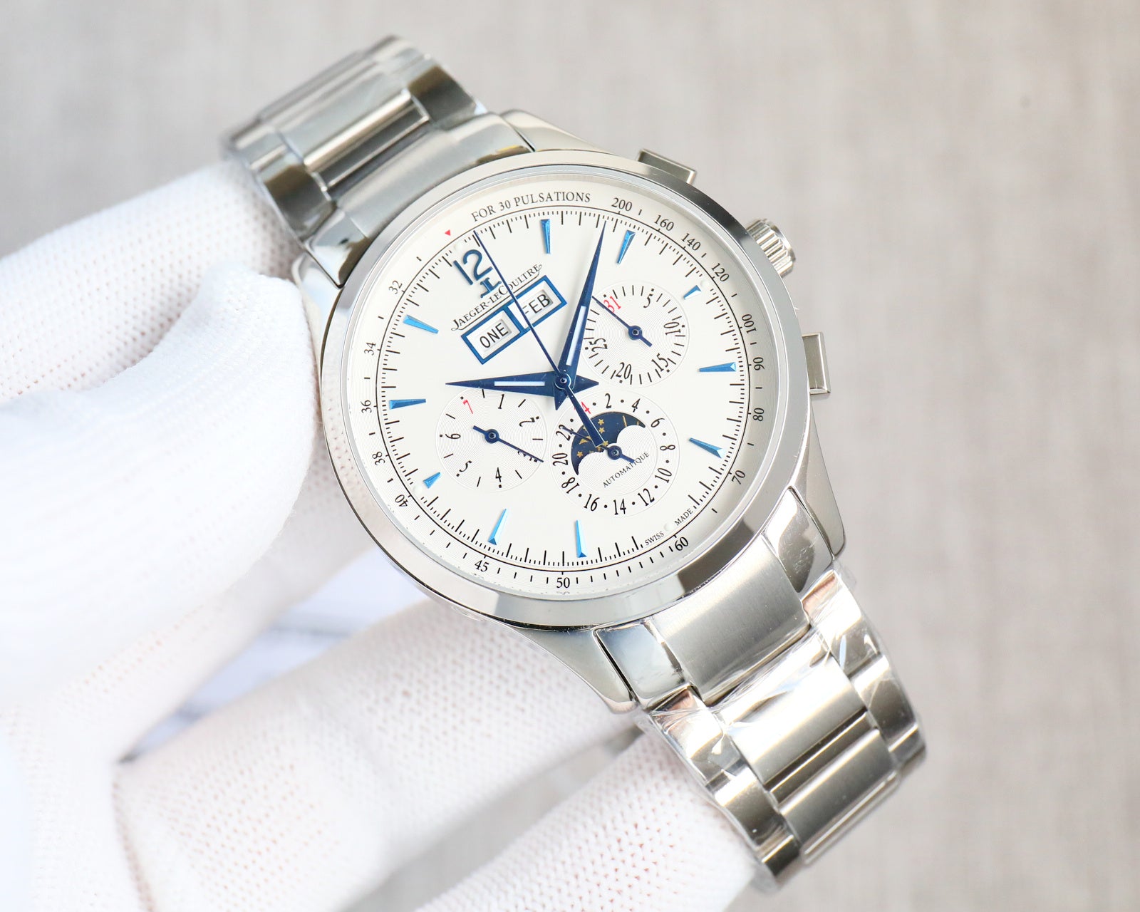 Jaeger-LeCoultre Master Control Watch G052 - product view 11