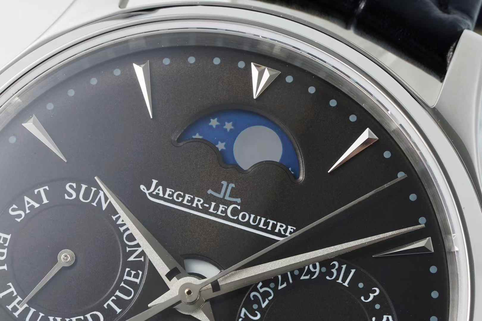 Jaeger-LeCoultre Master Control Watch G096 - product view 4