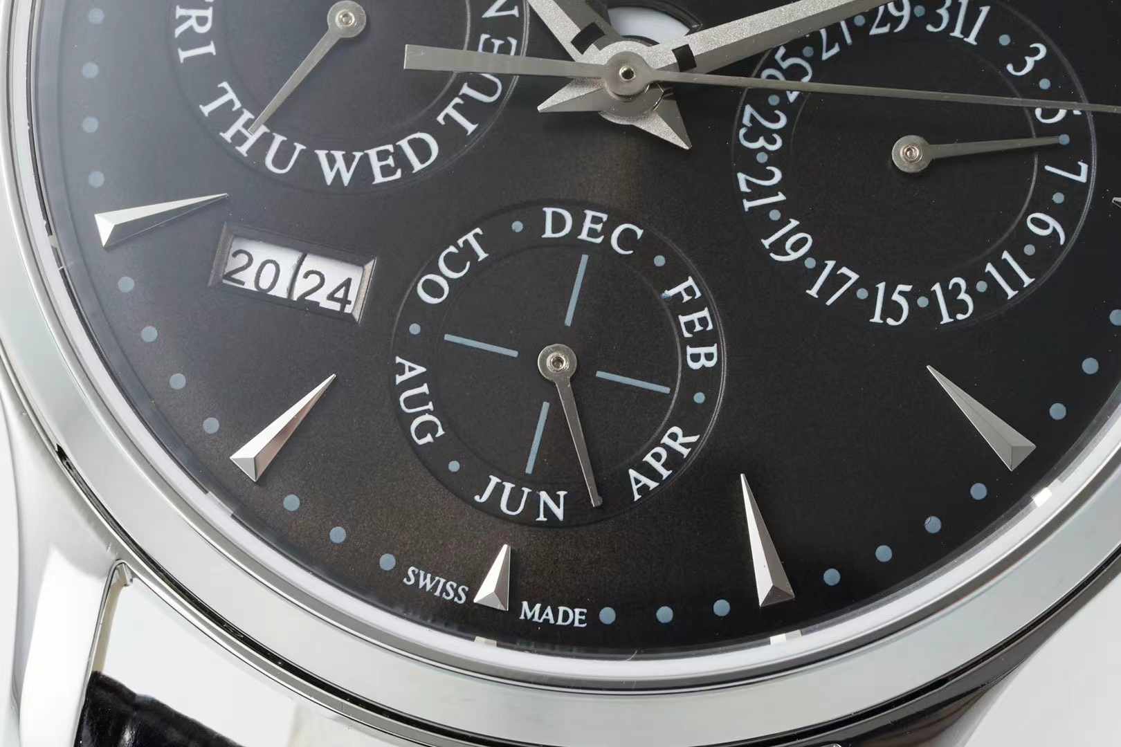Jaeger-LeCoultre Master Control Watch G096 - product view 5